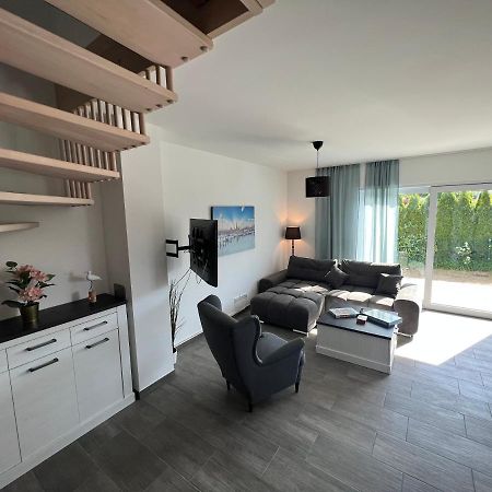 Doppelhaushaelfte Mit Terrasse Vila Elmenhorst/Lichtenhagen Exterior foto