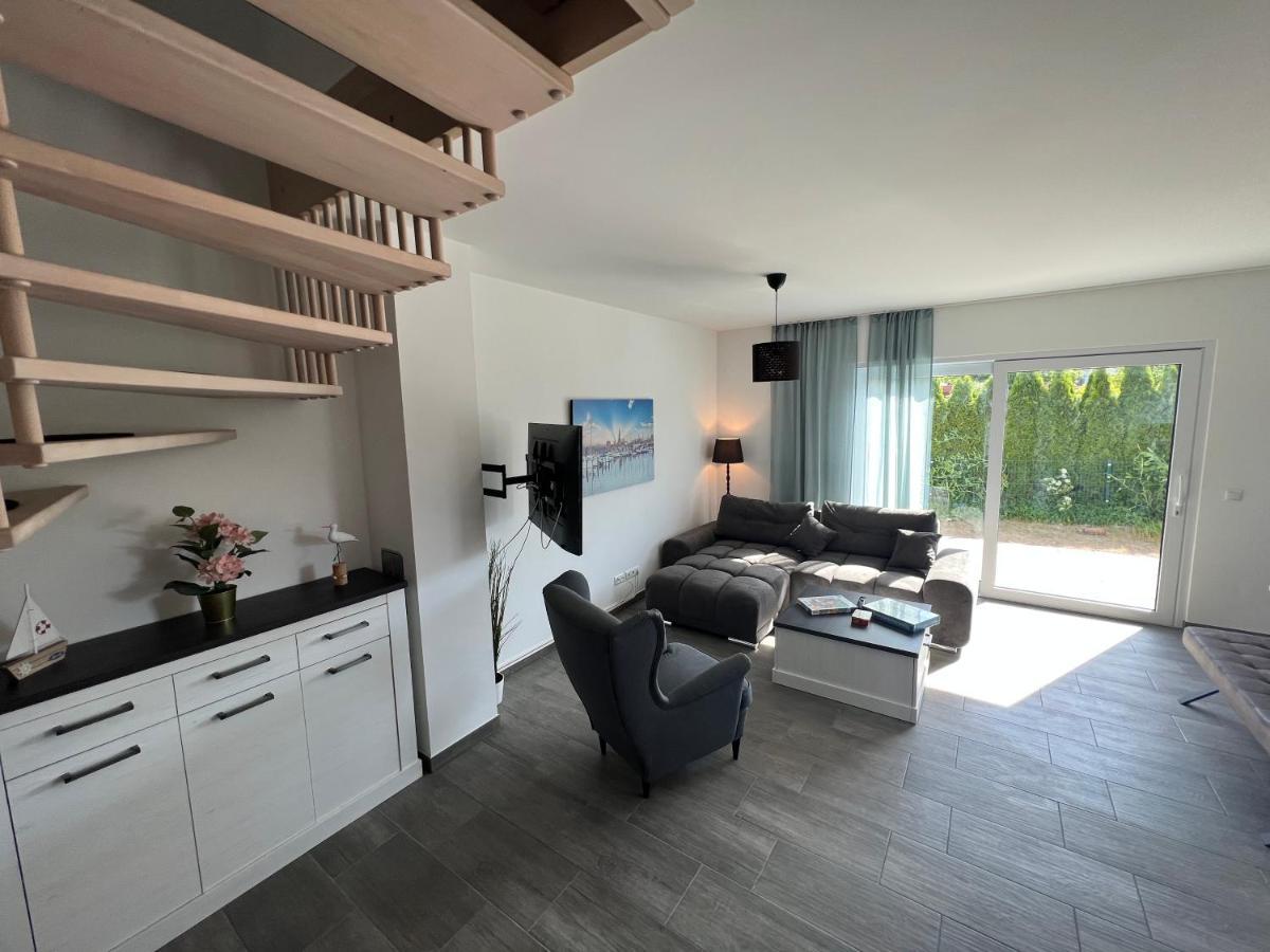 Doppelhaushaelfte Mit Terrasse Vila Elmenhorst/Lichtenhagen Exterior foto